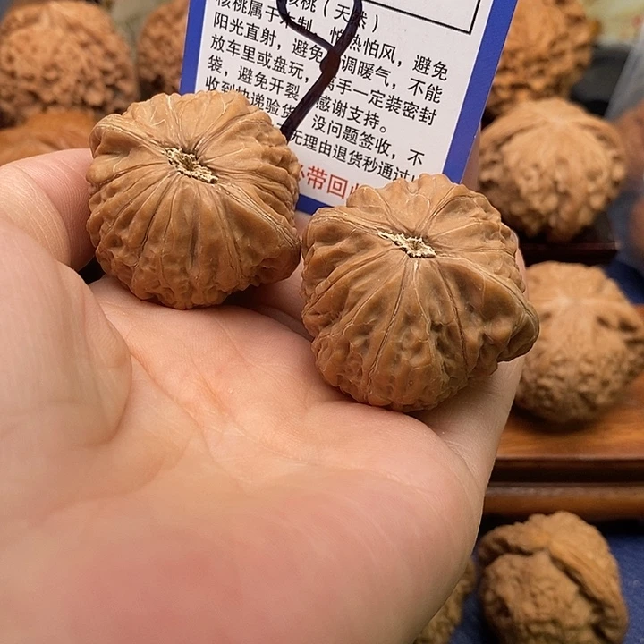 吊坠桃核铁锤狮子头40