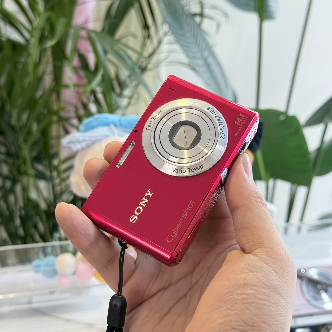 9新 Sony/索尼 索尼w330色彩感好1400万像素滤镜多适合新手带配件