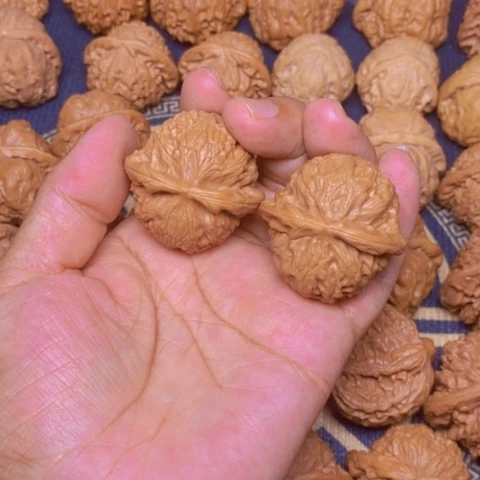 【闪购商品】文玩核桃吊坠是**呀宫灯41