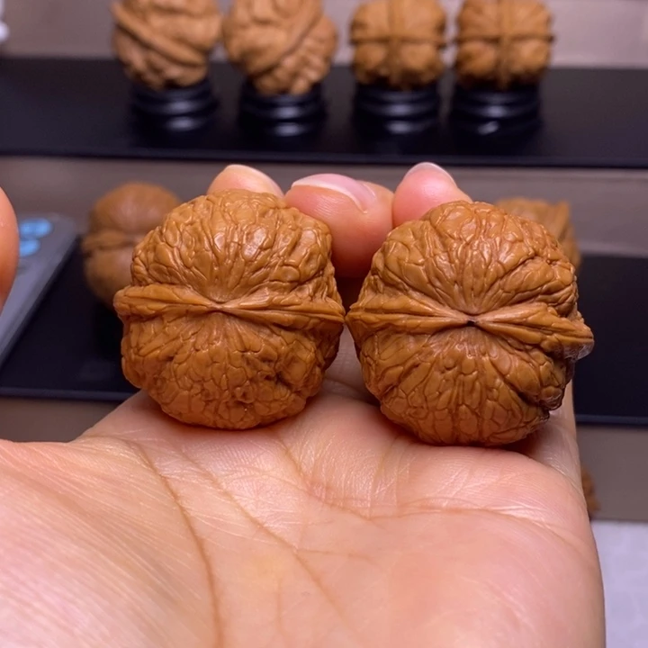 文玩核桃把件金蟒蛇皮球45
