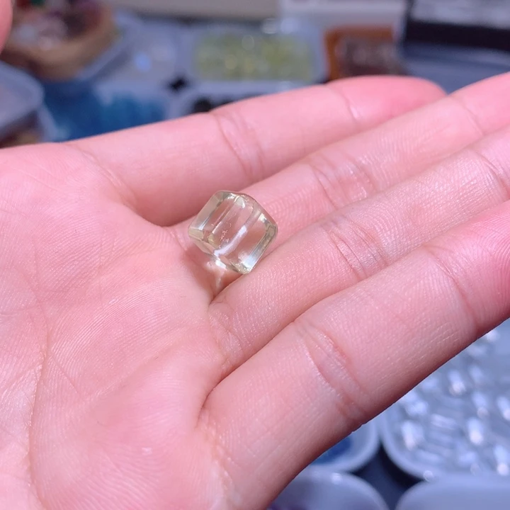 查罗石未镶嵌手串