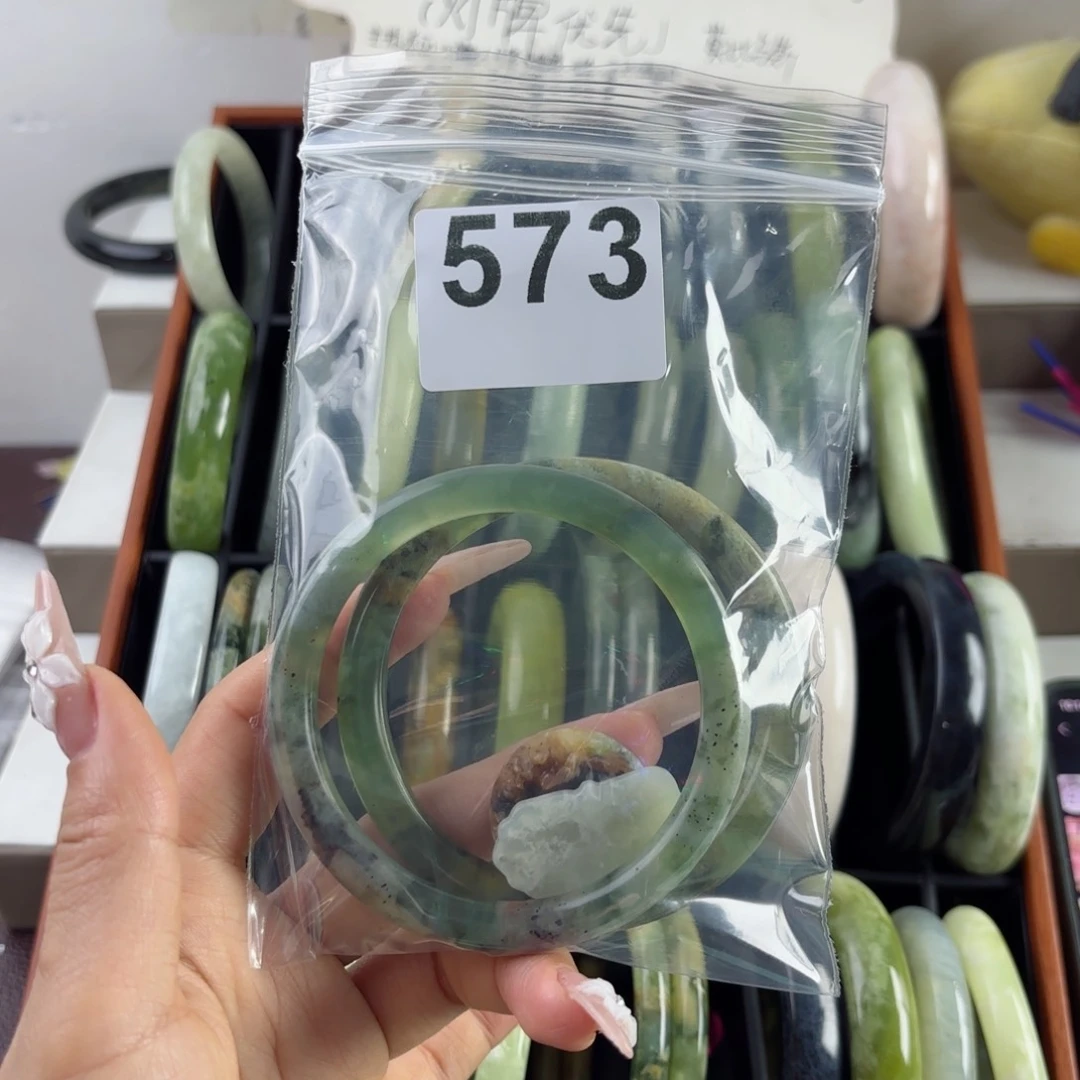 蛇纹石玉未镶嵌手镯小**.