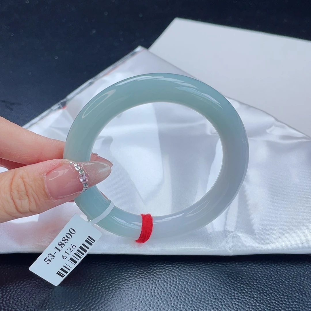 翡翠手镯未镶嵌翡翠