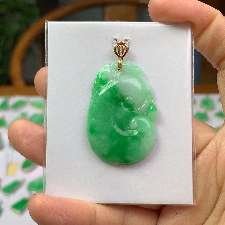 翡翠18K金镶嵌颈饰翡翠首饰