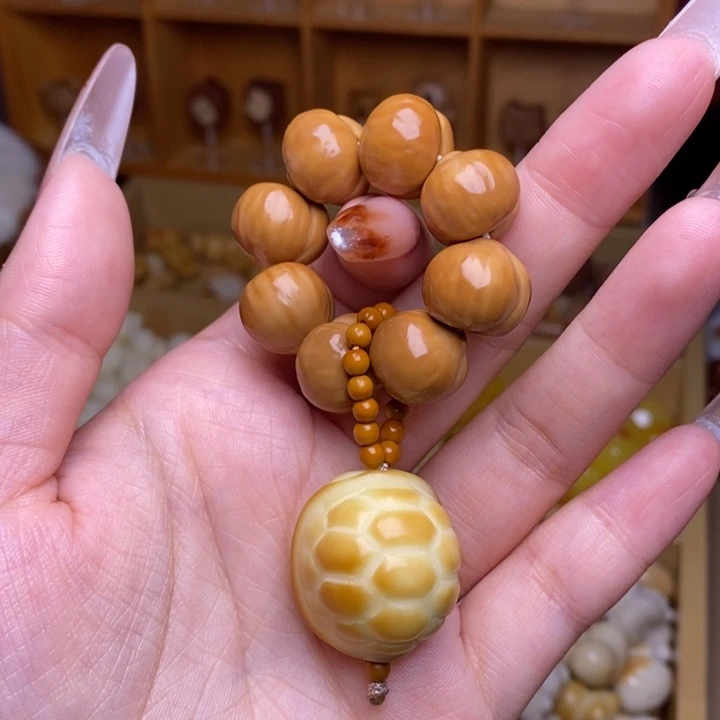 猴头核桃吊坠蜜桃臀手捻