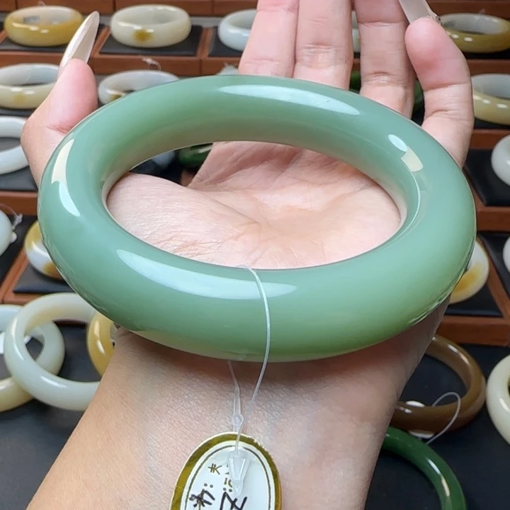 和田玉未镶嵌手镯粉青大胖圆61