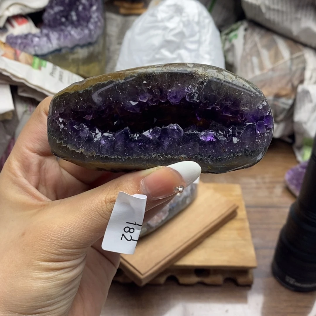 乌拉圭未镶嵌紫晶