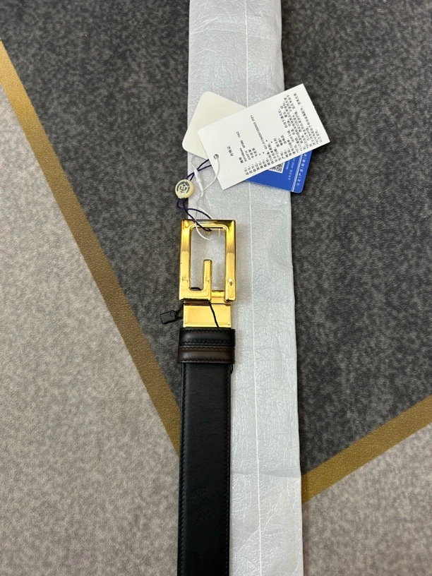99新 GUCCI/古驰 金扣黑棕色腰带可围85cm