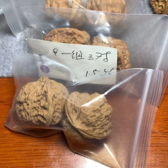 文玩核桃吊坠一组三对