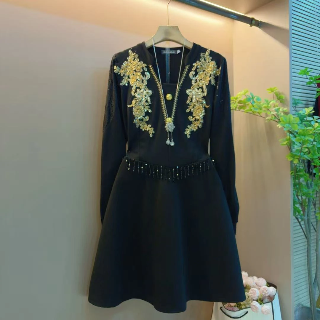 时尚欧货重工v领设计流苏亮片收腰显瘦气质连衣裙（衣长90左右）