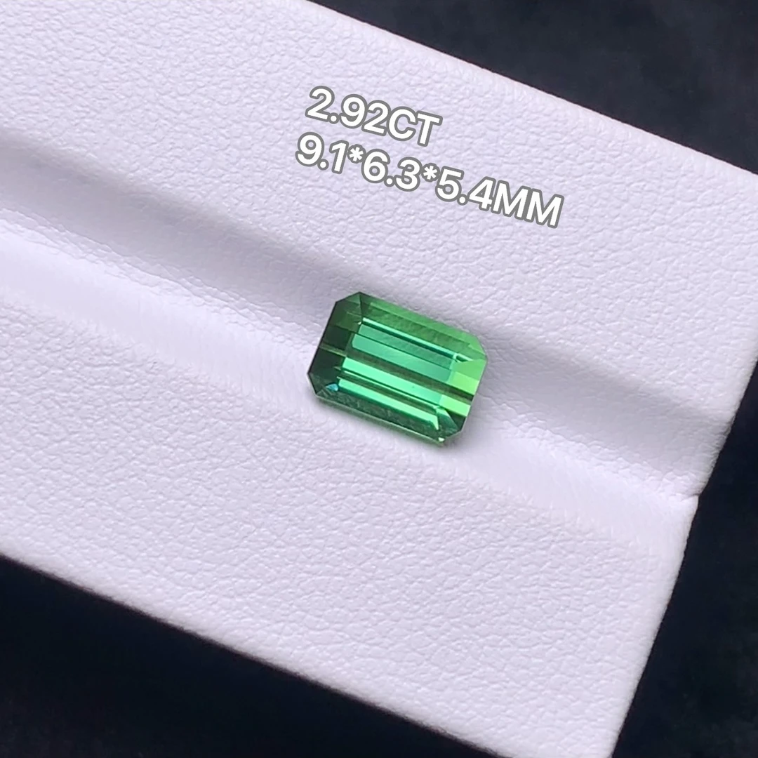 2.92克拉左右天然电光蓝绿色阿富汗碧玺裸石长方形干净高级满火彩