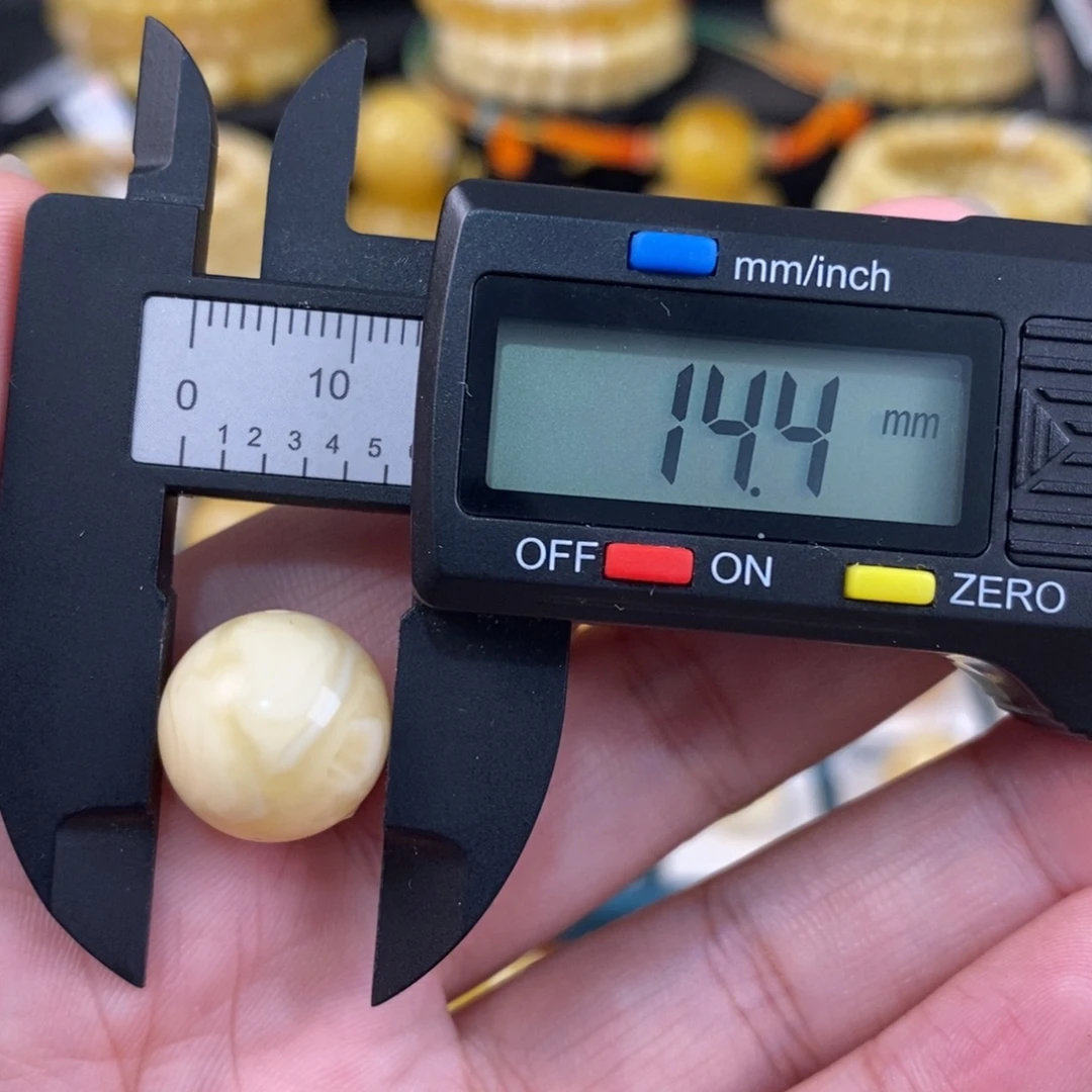 蜜蜡未镶嵌珠宝奇石