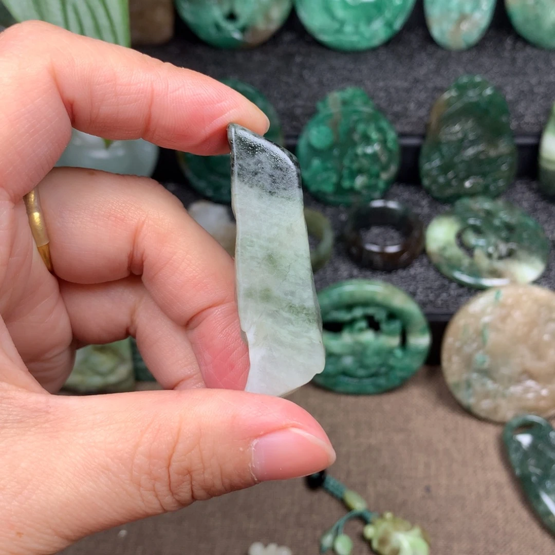 独山玉未镶嵌颈饰