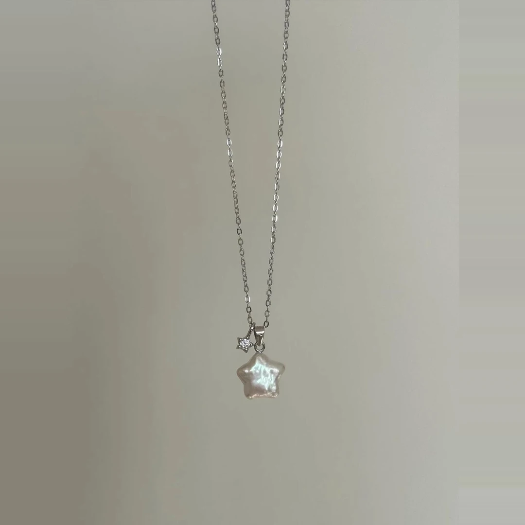 铜合金项链 巴洛克星星项链小众仙女风幸运星吊坠发光蝴蝶锁骨链