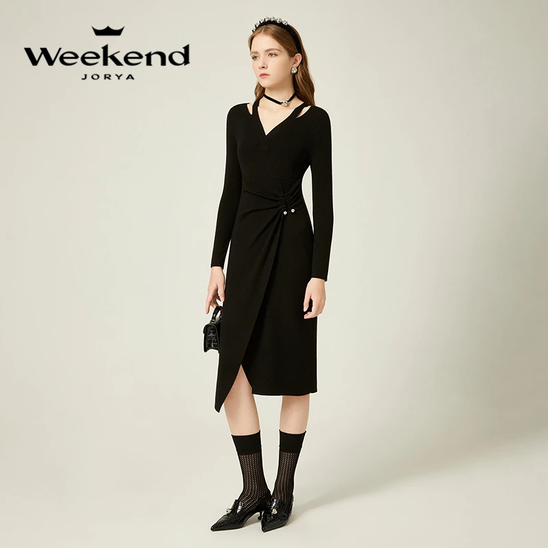 卓雅周末冬新款V领镂空捏褶连衣裙EJWDDC34