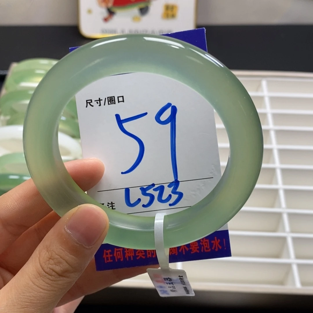 麦***牙蛇纹石玉未镶嵌手镯