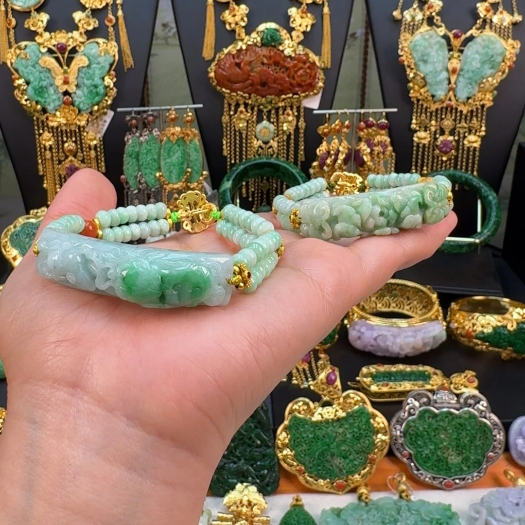 翡翠未镶嵌颈饰炸价 二选一