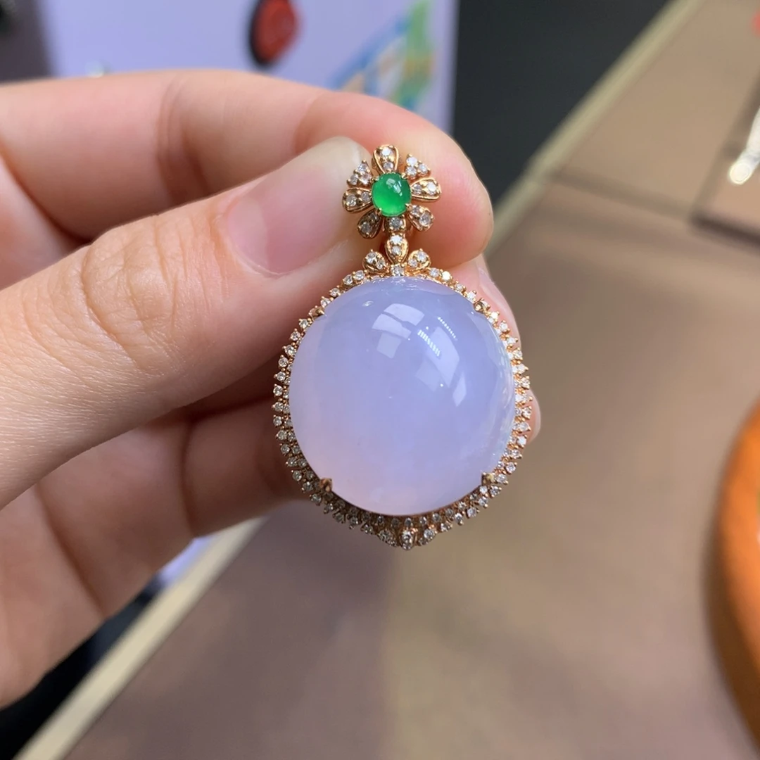 翡翠18K金镶嵌颈饰翡翠