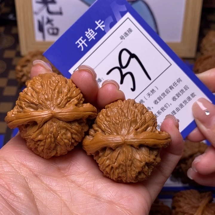 文玩核桃吊坠43白狮子39