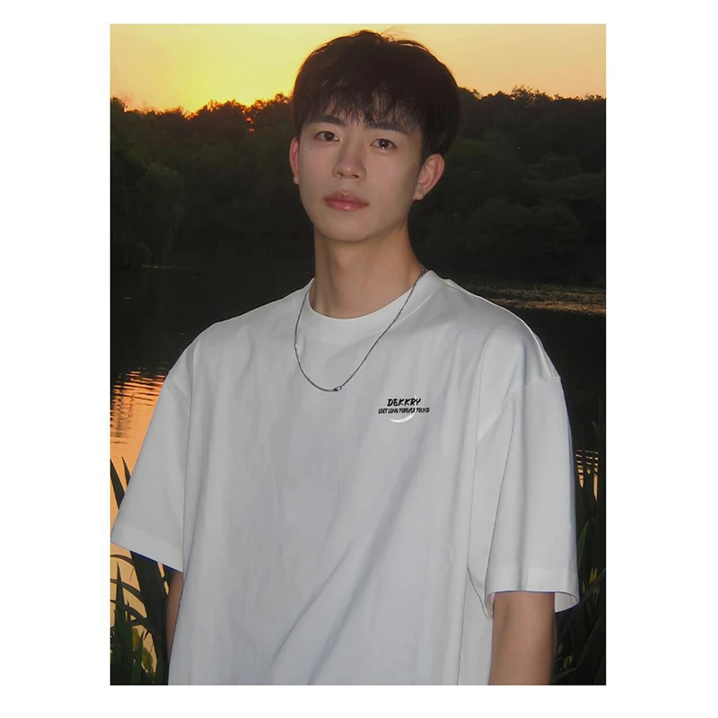 原创设计感月亮字母印花短袖t恤男春款打底内搭潮牌ins纯棉上衣女