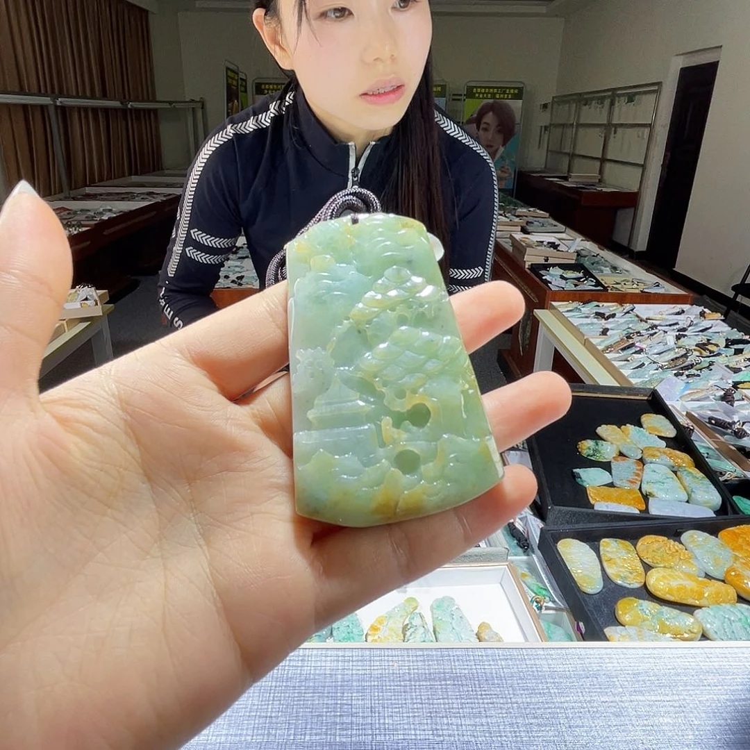 翡翠未镶嵌颈饰一