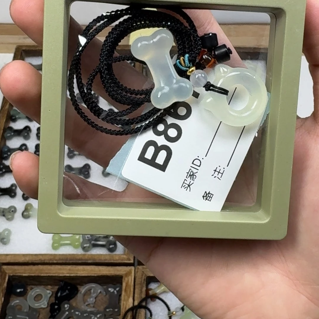 蛇纹石玉吊坠未镶嵌?*豆