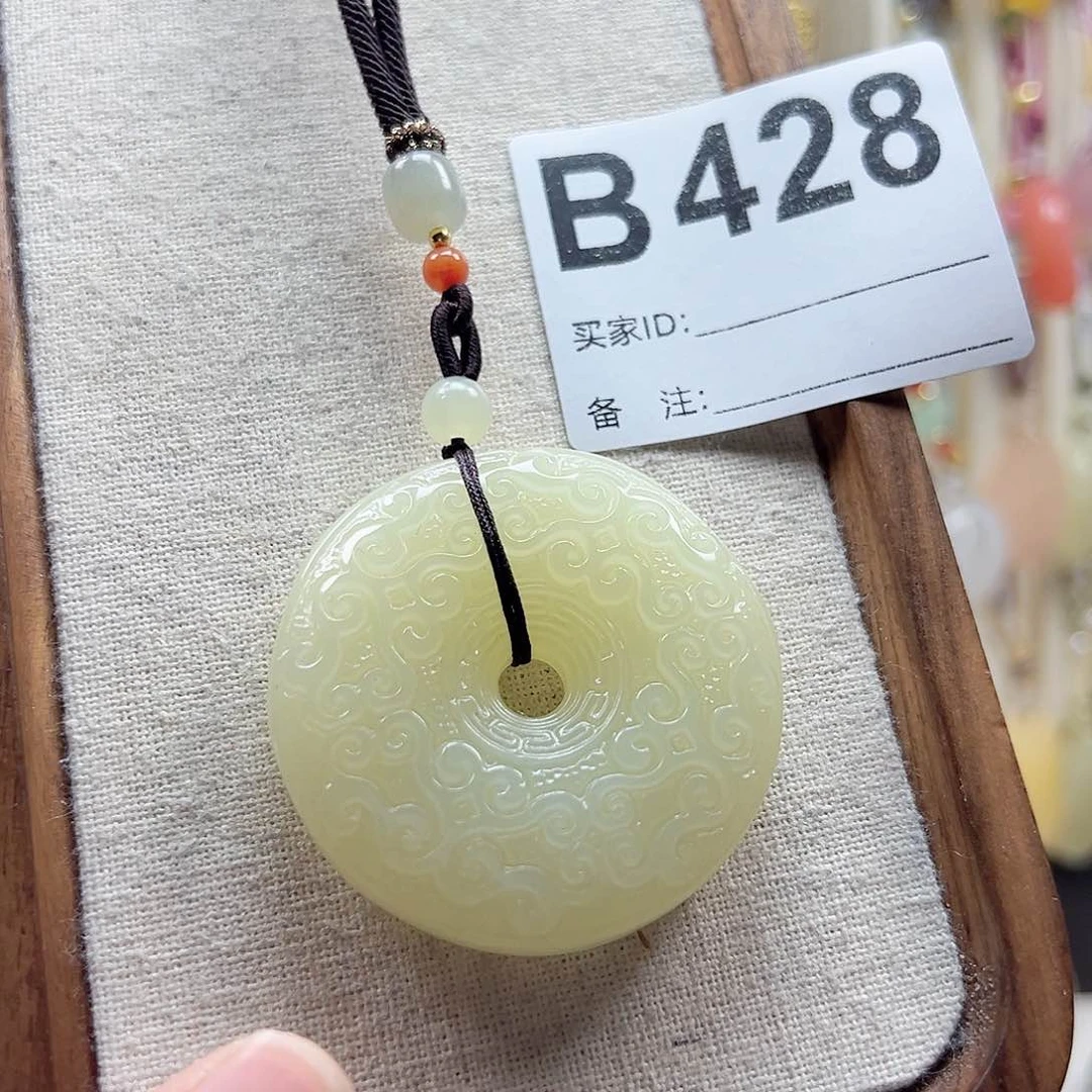 石英质玉合金颈饰我****?