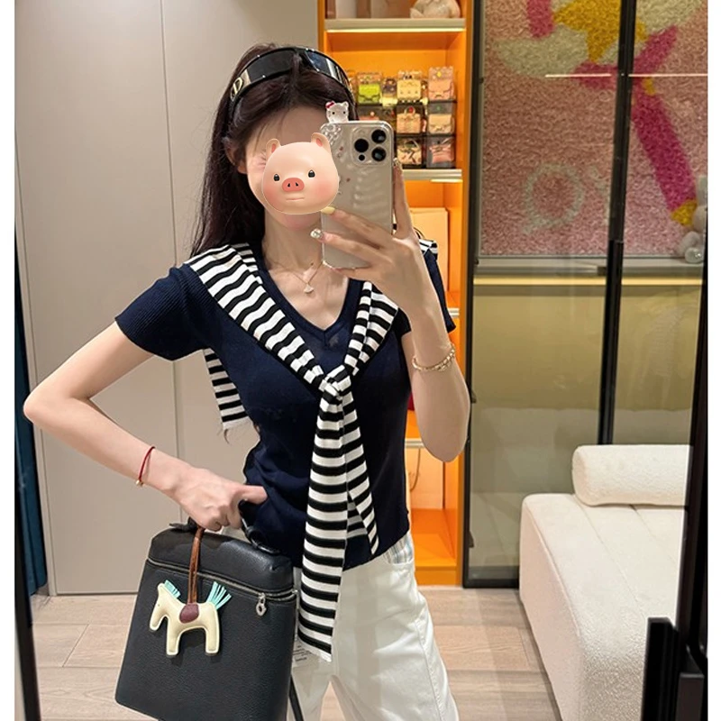 法式V领冰丝针织短袖T恤女夏季2025新款独特漂亮掐腰修身叠穿上衣