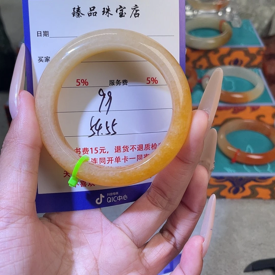 未镶嵌石英质玉（黄龙玉）手镯