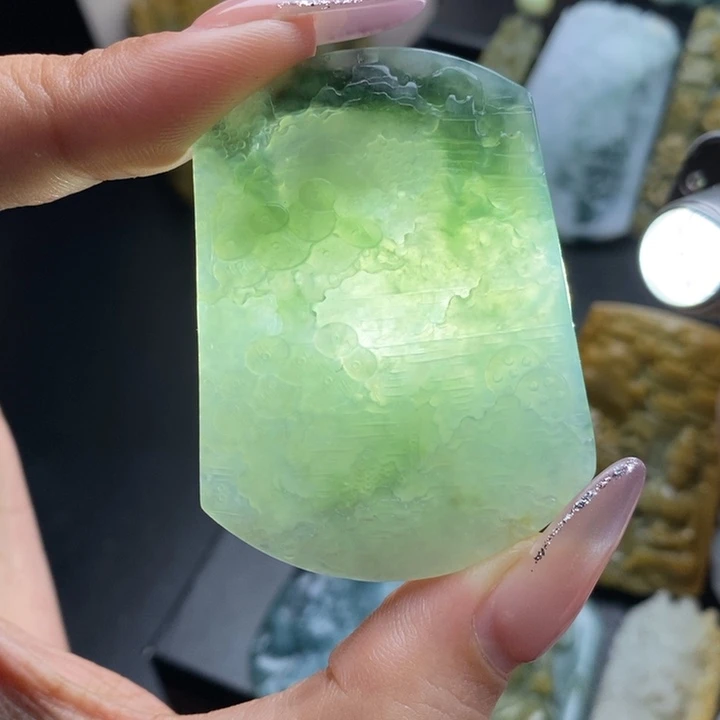 定制翡翠未镶嵌飘花山水