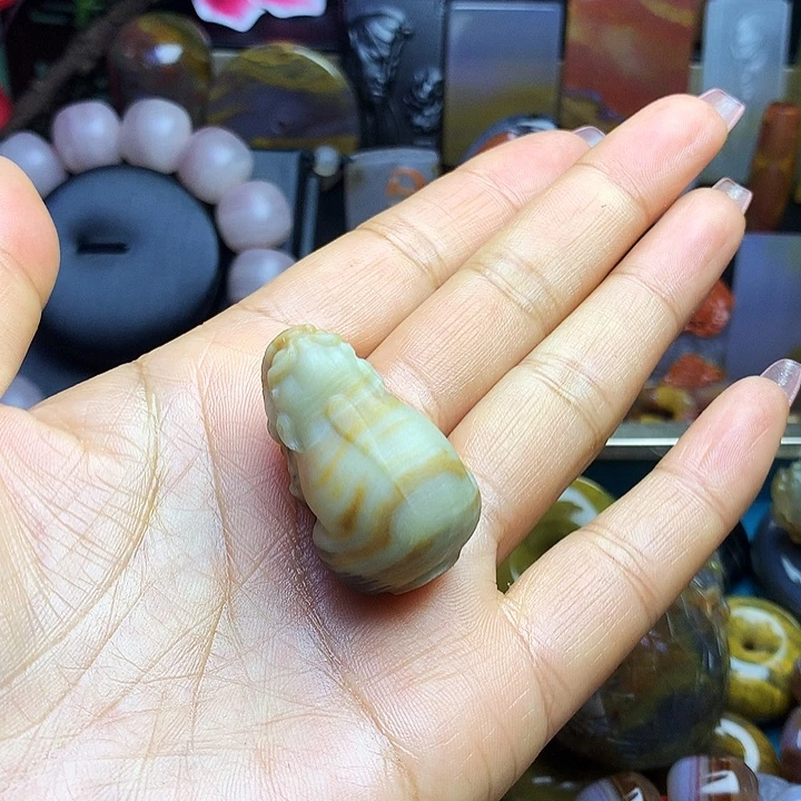 硅化玉未镶嵌颈饰玉雕貔貅