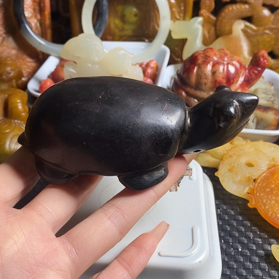 岫岩老玉（透闪石质玉）未镶嵌珠宝奇石