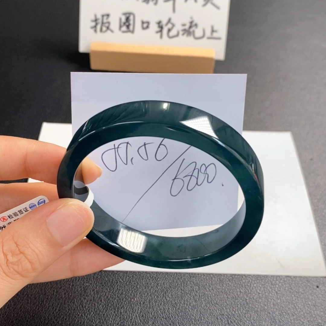 翡翠手镯未镶嵌天然翡翠