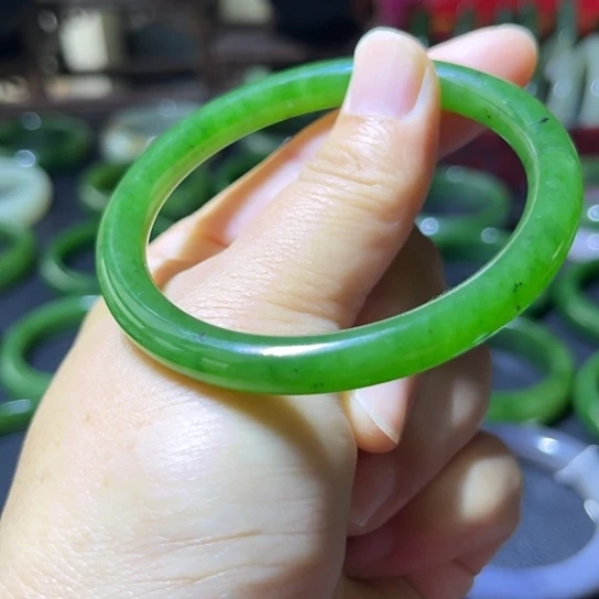 和田玉（碧玉）未镶嵌手镯