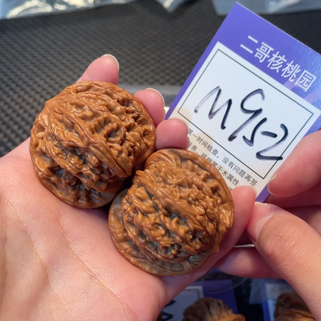 文玩核桃把件M952号麦穗虎头44