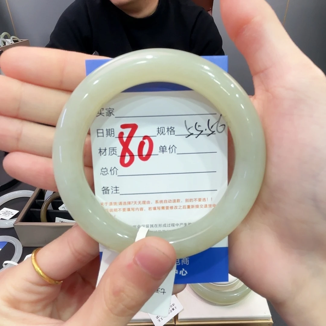 和田玉手镯未镶嵌小*年