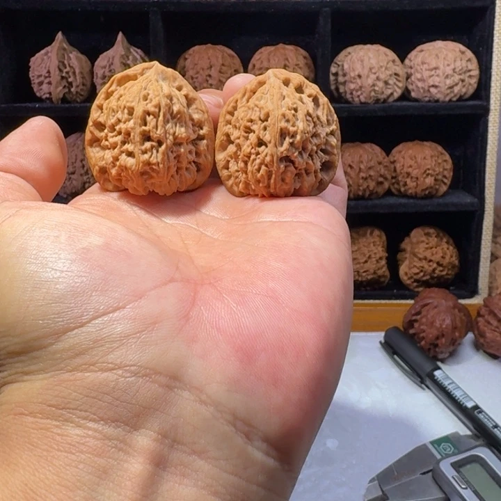 文玩核桃吊坠39.5南疆石