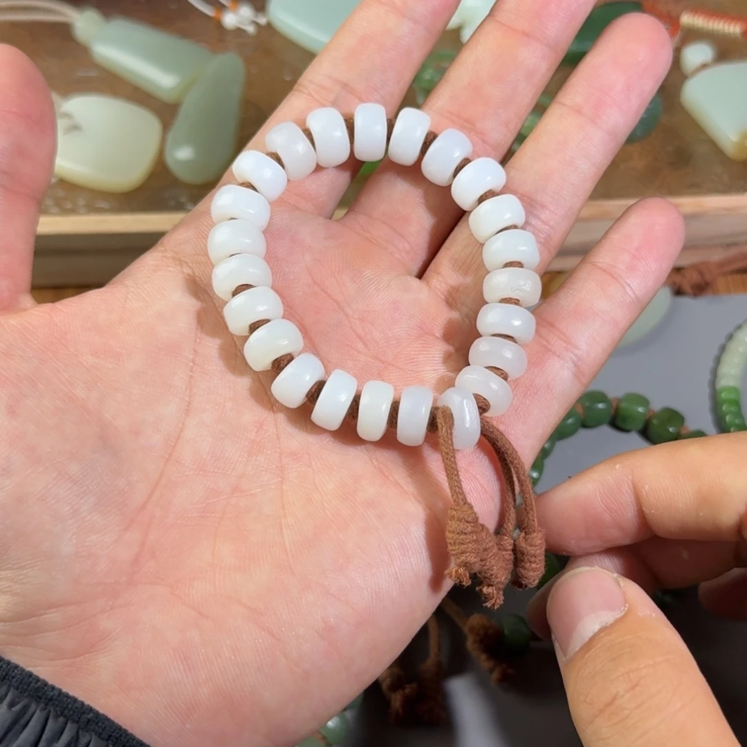 诚***。和田玉（糖玉）未镶嵌颈饰