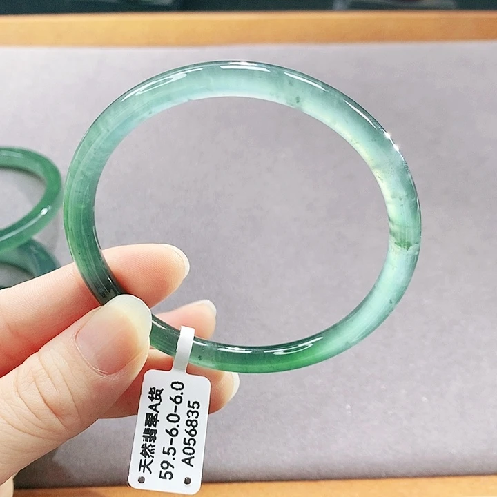 翡翠未镶嵌手镯（圆镯）