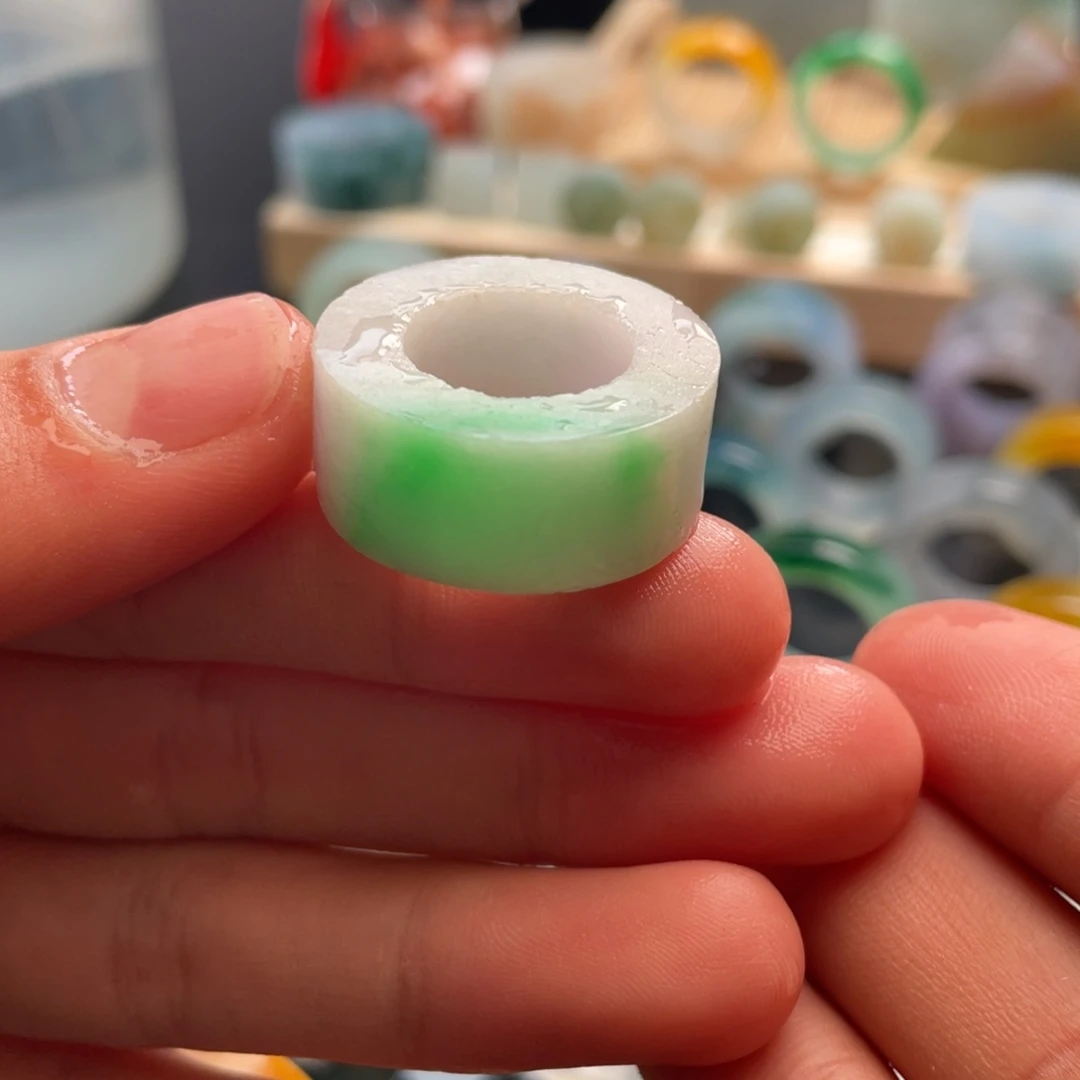 定制翡翠未镶嵌戒指