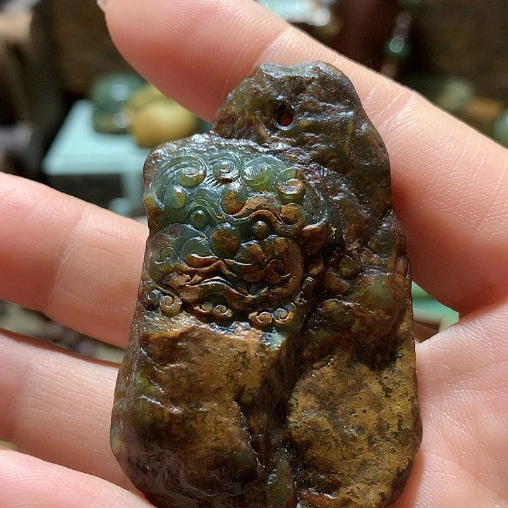 未镶嵌岫岩河磨玉（透闪石质玉）挂件