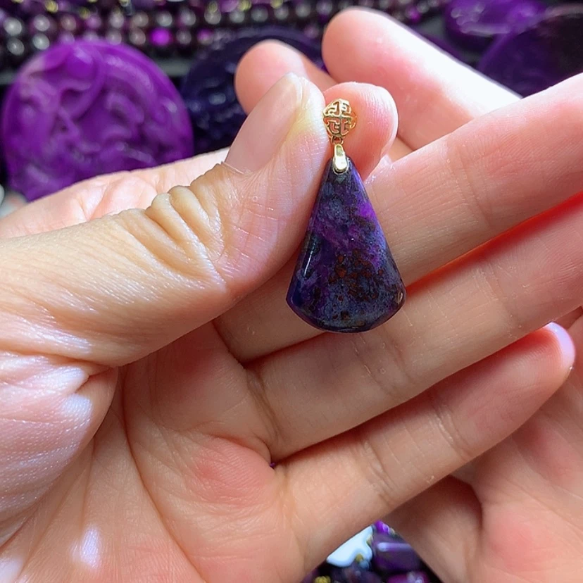 【闪购商品】18K金镶嵌苏纪石（舒俱来）吊坠