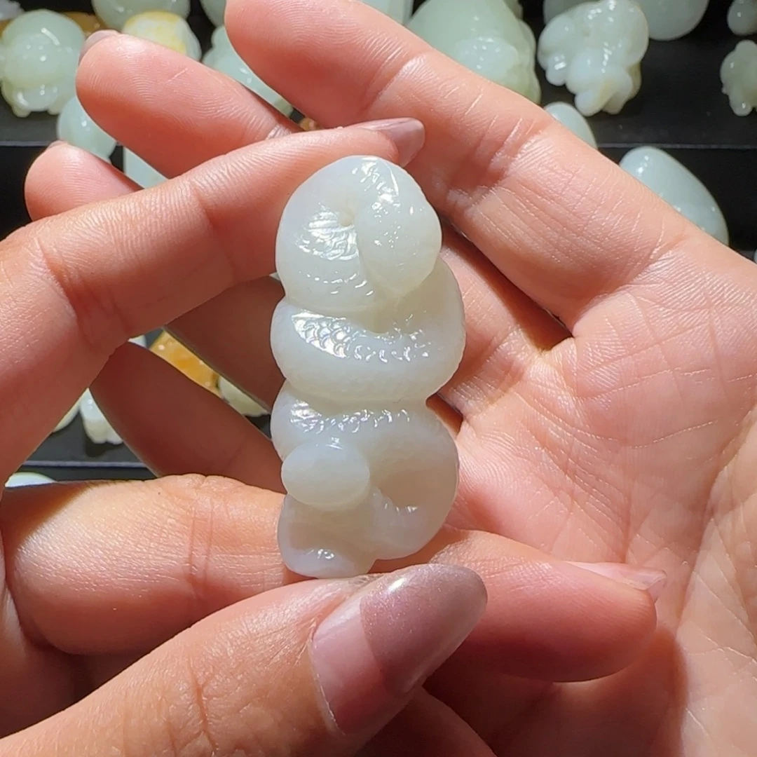****儿和田玉未镶嵌颈饰