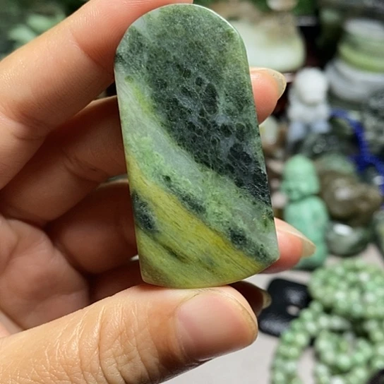 独山玉未镶嵌珠宝半成品