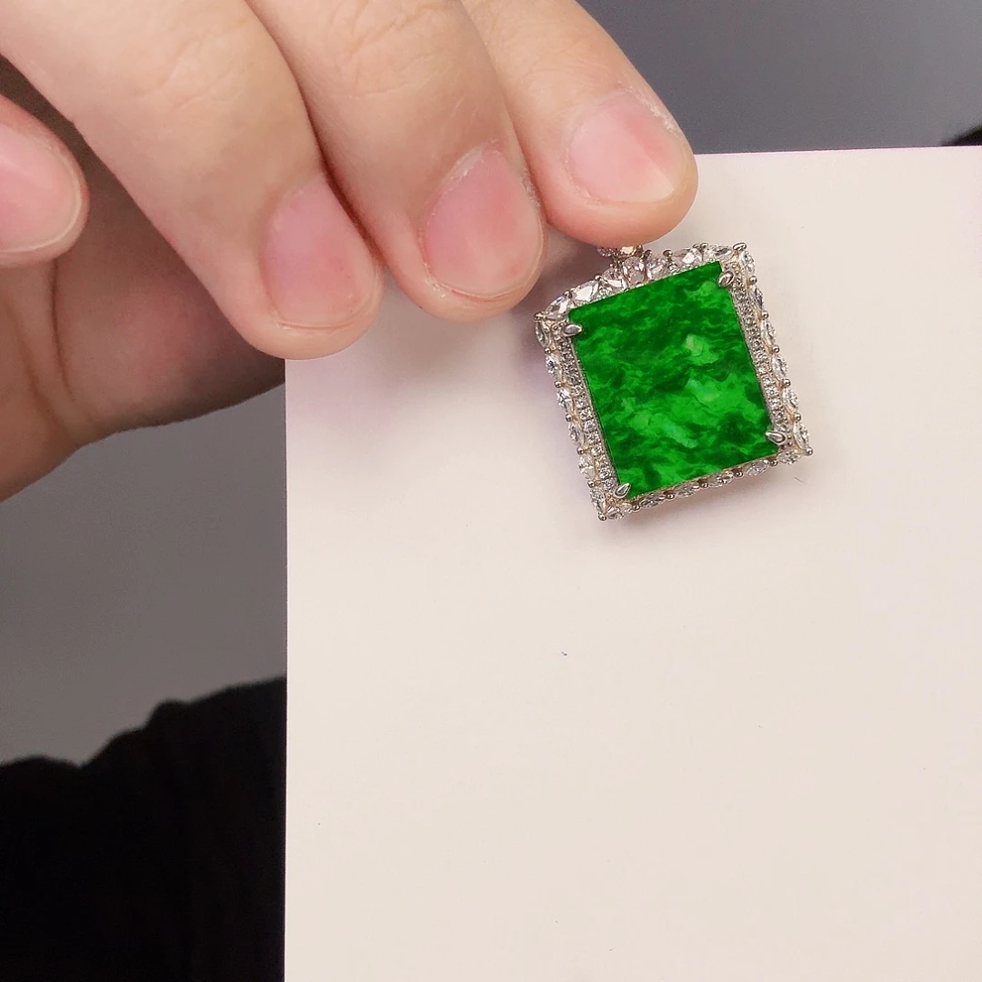 翡翠颈饰未镶嵌一件