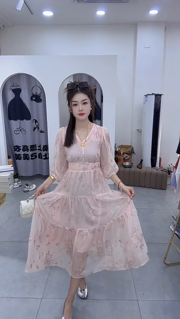 炫彩阁25107【重工亮片珍珠连衣裙】