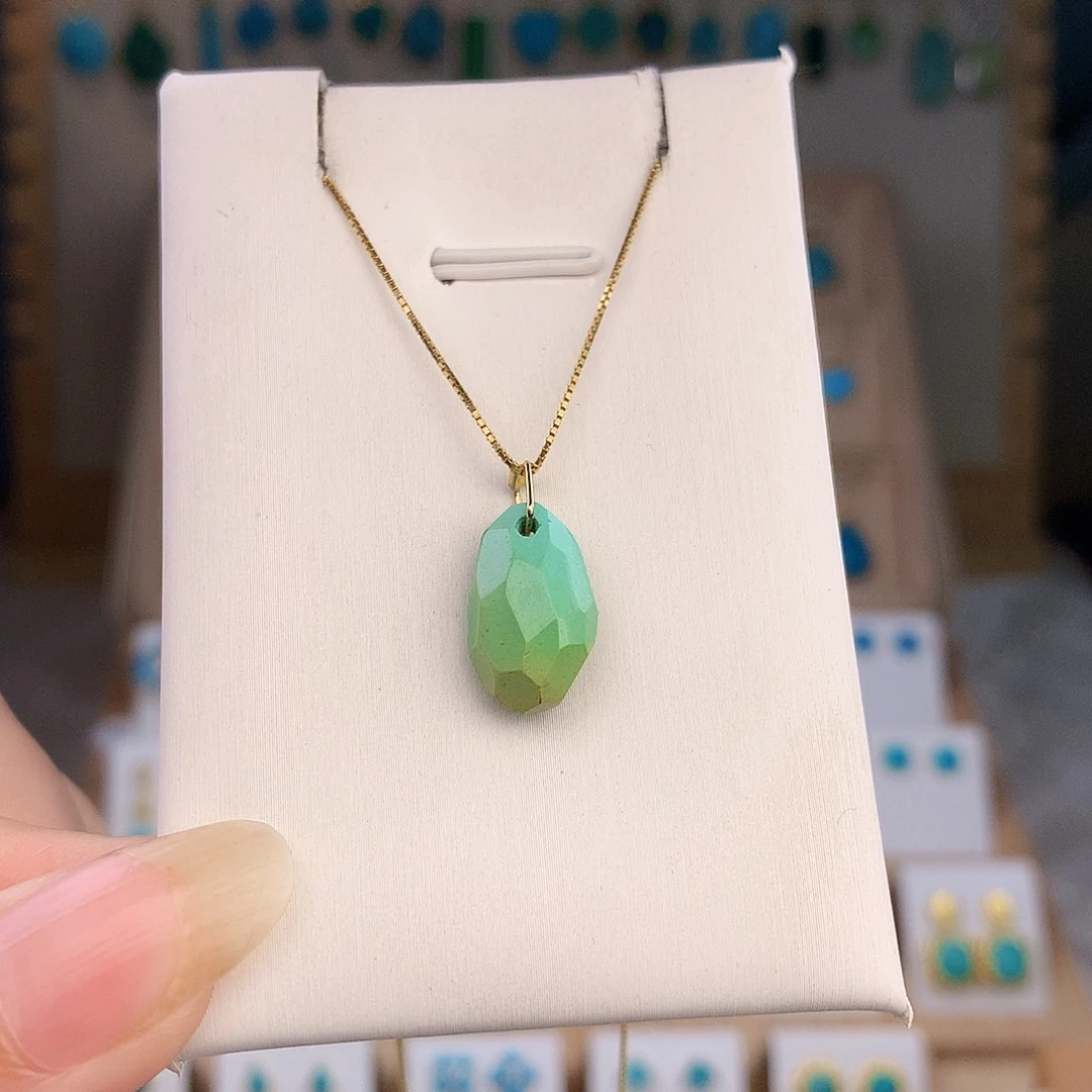 绿松石未镶嵌颈饰