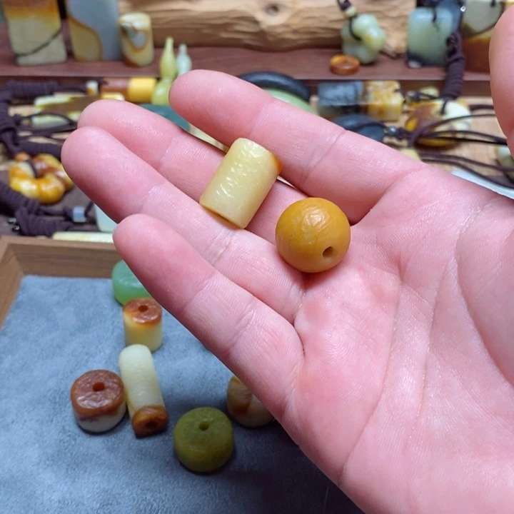 蛇纹石玉挂件未镶嵌一****游