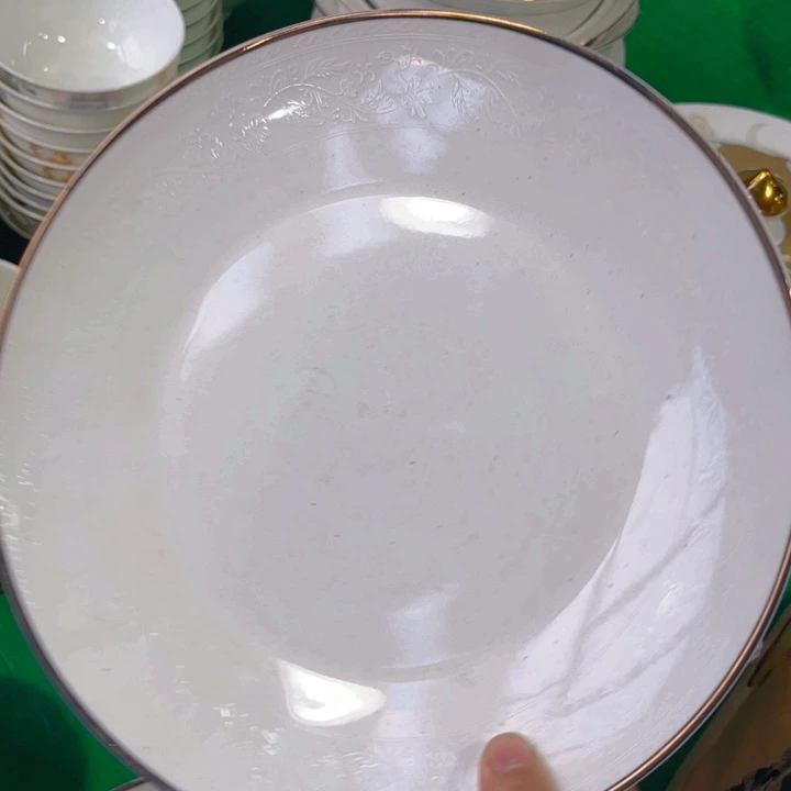 瓷片浮雕十寸大盘两个微瑕