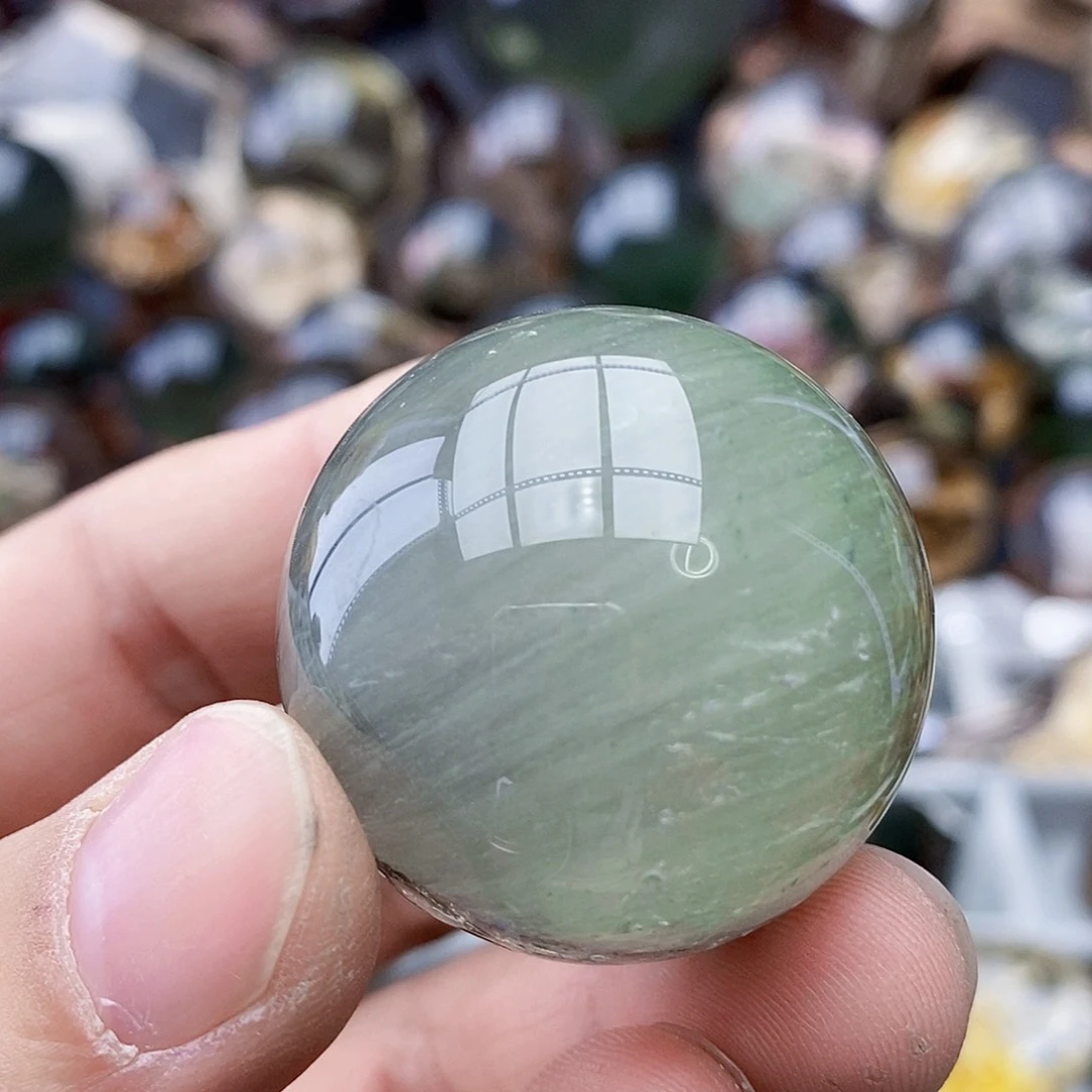 天然水晶透亮光泽未镶嵌水晶